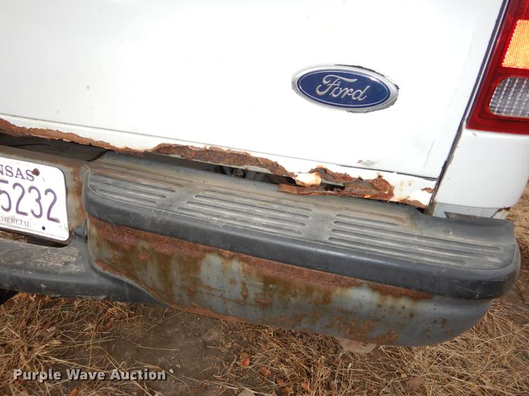 image for item J5572 2002 Ford F250 Super Duty XL pickup truck