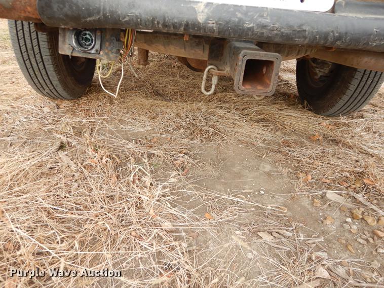 image for item J5572 2002 Ford F250 Super Duty XL pickup truck