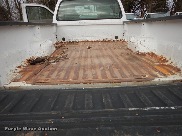 image for item J5572 2002 Ford F250 Super Duty XL pickup truck