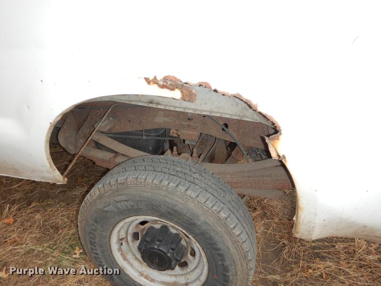 image for item J5572 2002 Ford F250 Super Duty XL pickup truck