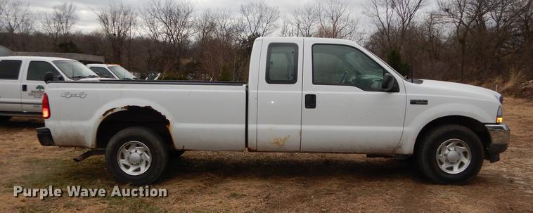 image for item J5573 2003 Ford F250 Super Duty XL SuperCab pickup truck