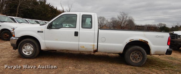 image for item J5573 2003 Ford F250 Super Duty XL SuperCab pickup truck