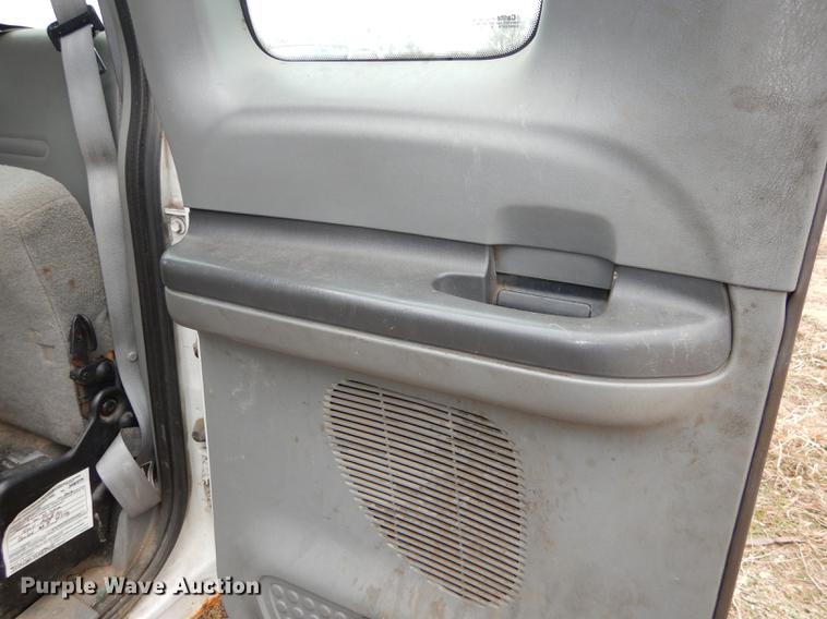 image for item J5573 2003 Ford F250 Super Duty XL SuperCab pickup truck