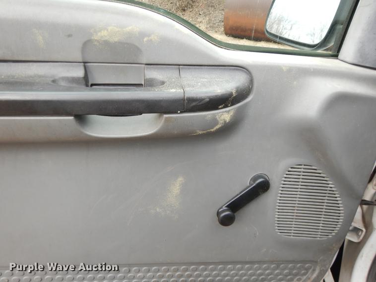 image for item J5573 2003 Ford F250 Super Duty XL SuperCab pickup truck