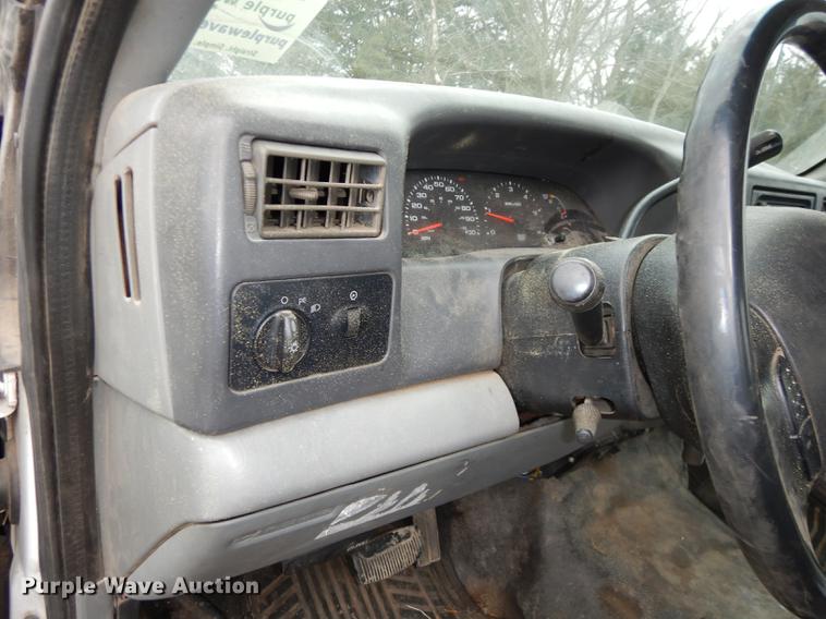 image for item J5573 2003 Ford F250 Super Duty XL SuperCab pickup truck