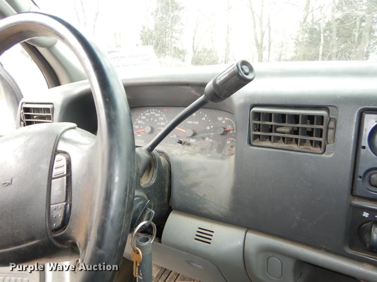 image for item J5573 2003 Ford F250 Super Duty XL SuperCab pickup truck