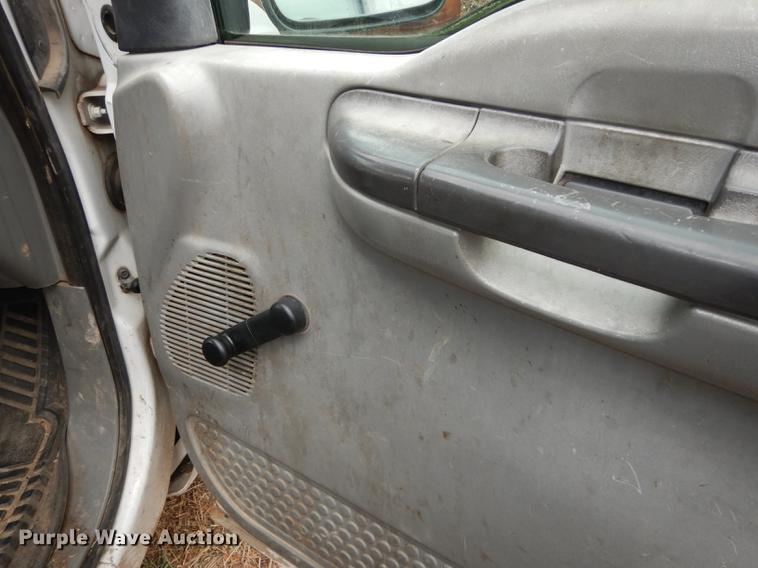 image for item J5573 2003 Ford F250 Super Duty XL SuperCab pickup truck