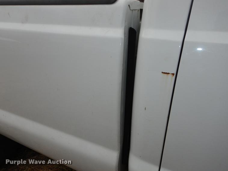 image for item J5573 2003 Ford F250 Super Duty XL SuperCab pickup truck