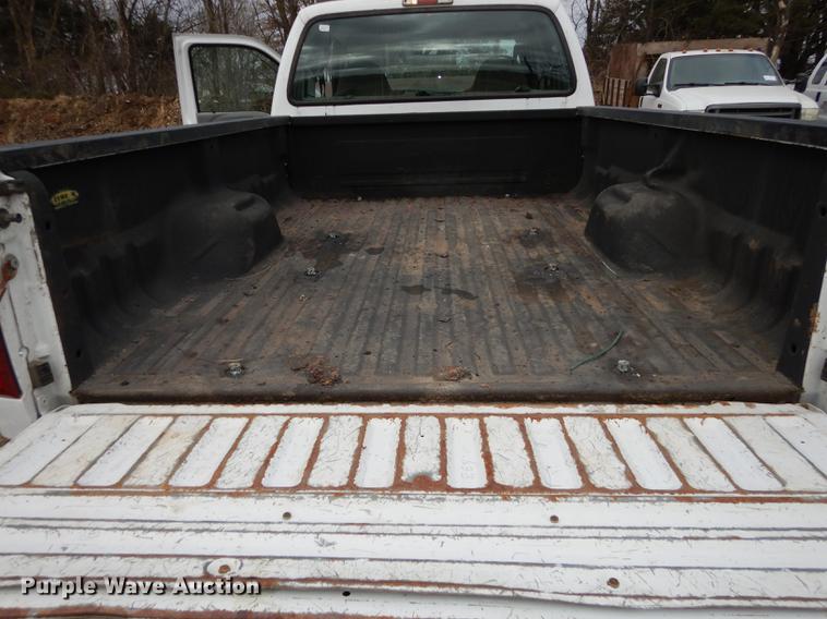 image for item J5573 2003 Ford F250 Super Duty XL SuperCab pickup truck