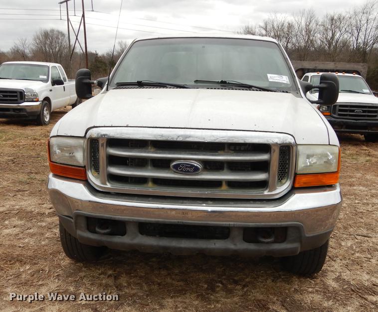 image for item J5574 2000 Ford F250 Super Duty XLT Crew Cab pickup truck