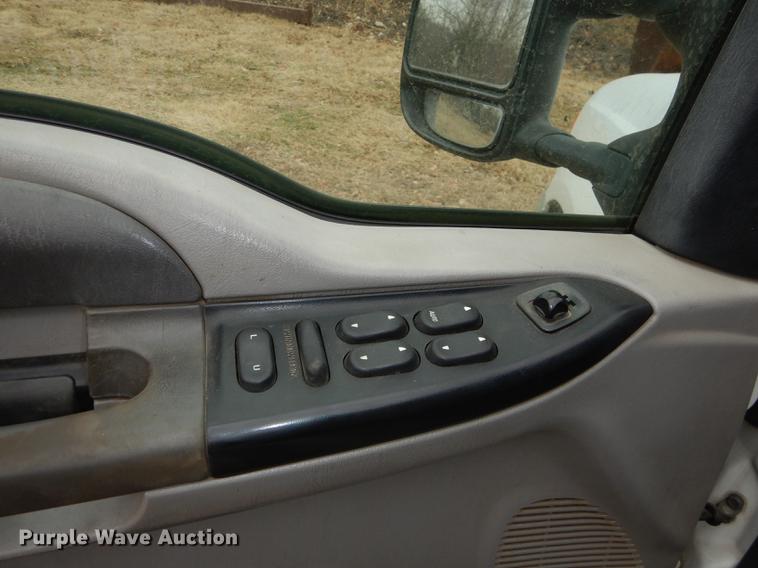 image for item J5574 2000 Ford F250 Super Duty XLT Crew Cab pickup truck