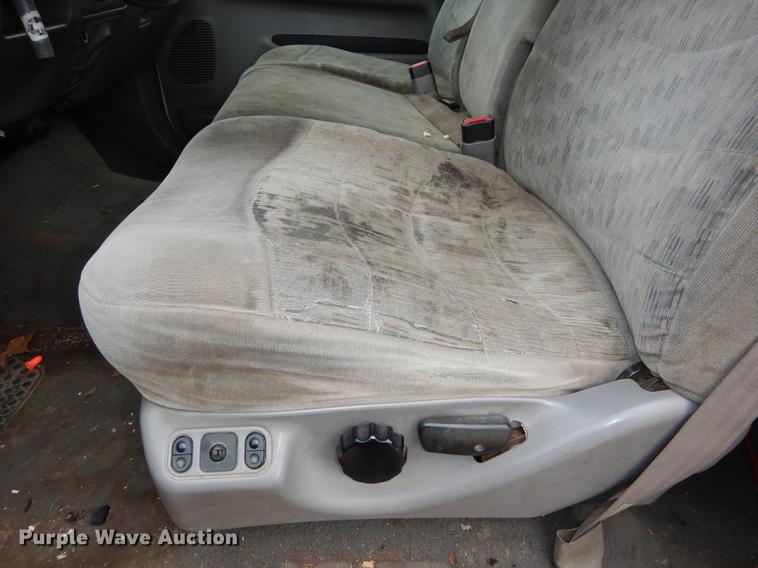 image for item J5574 2000 Ford F250 Super Duty XLT Crew Cab pickup truck