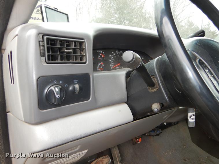 image for item J5574 2000 Ford F250 Super Duty XLT Crew Cab pickup truck