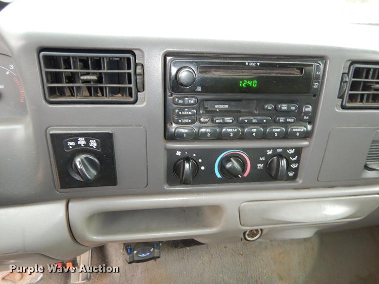 image for item J5574 2000 Ford F250 Super Duty XLT Crew Cab pickup truck