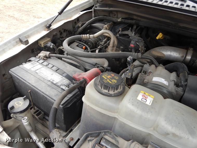 image for item J5574 2000 Ford F250 Super Duty XLT Crew Cab pickup truck