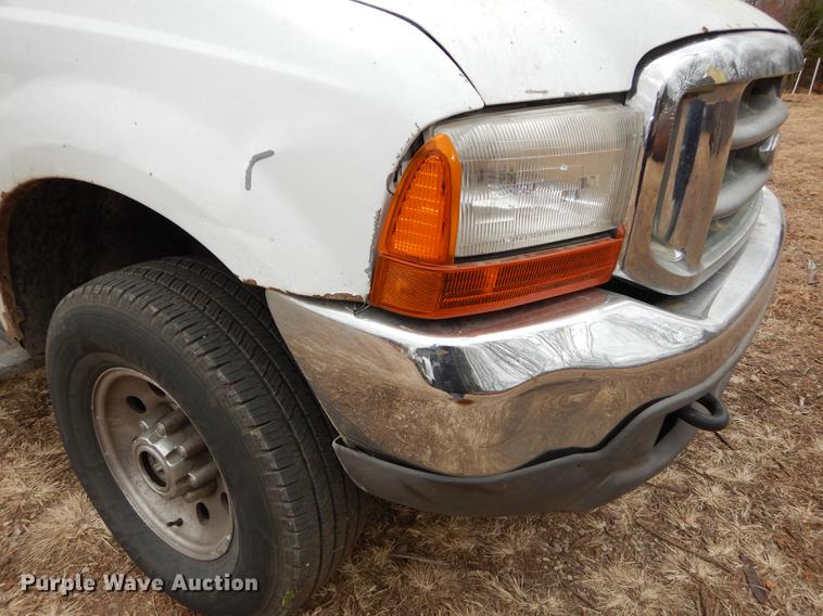 image for item J5574 2000 Ford F250 Super Duty XLT Crew Cab pickup truck