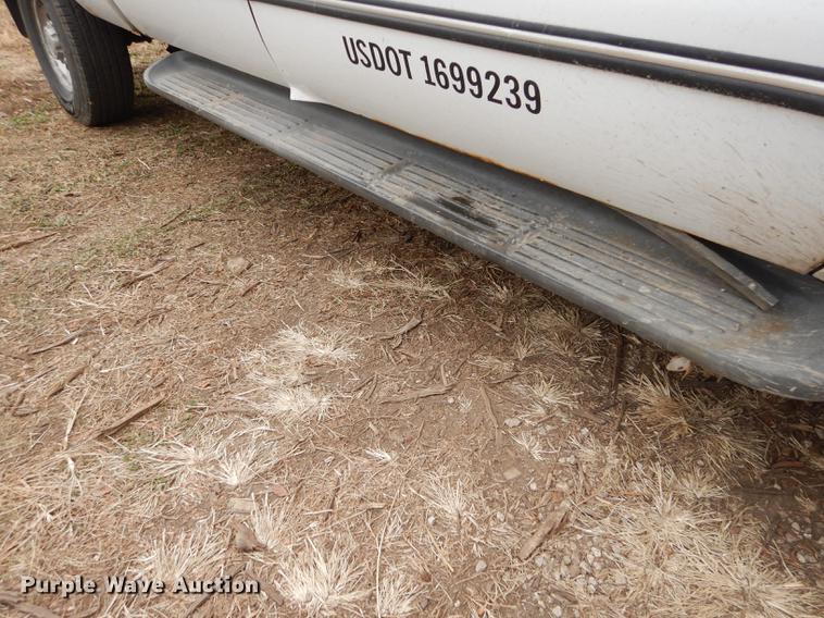 image for item J5574 2000 Ford F250 Super Duty XLT Crew Cab pickup truck