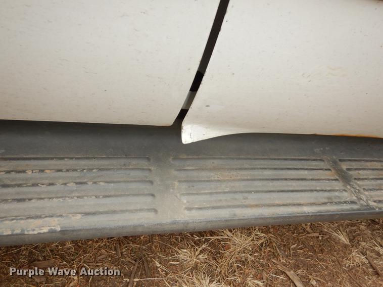 image for item J5574 2000 Ford F250 Super Duty XLT Crew Cab pickup truck