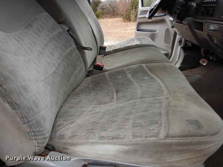 image for item J5574 2000 Ford F250 Super Duty XLT Crew Cab pickup truck