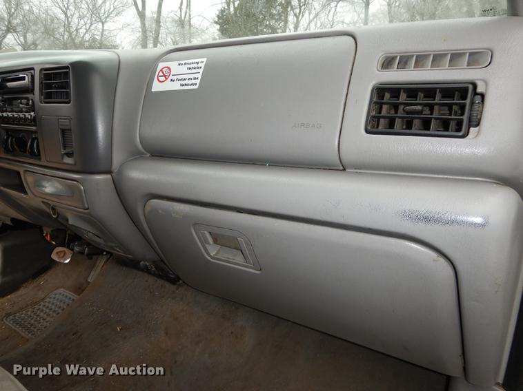 image for item J5574 2000 Ford F250 Super Duty XLT Crew Cab pickup truck