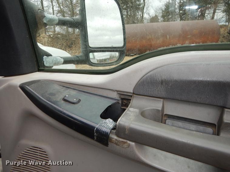 image for item J5574 2000 Ford F250 Super Duty XLT Crew Cab pickup truck