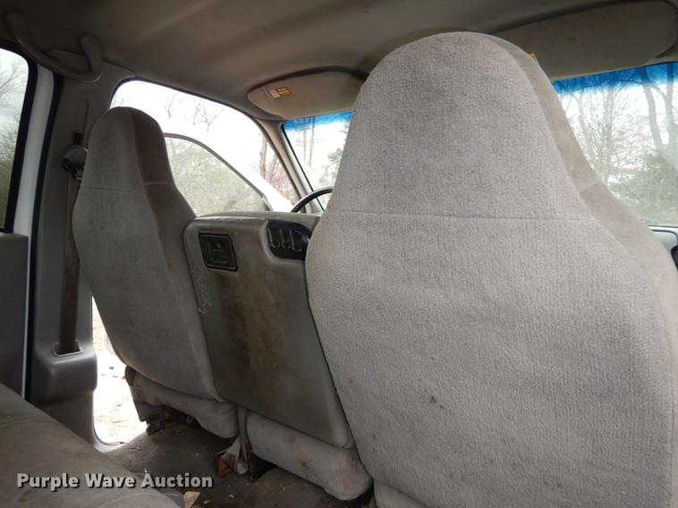 image for item J5574 2000 Ford F250 Super Duty XLT Crew Cab pickup truck