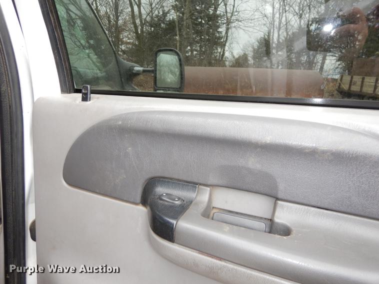 image for item J5574 2000 Ford F250 Super Duty XLT Crew Cab pickup truck