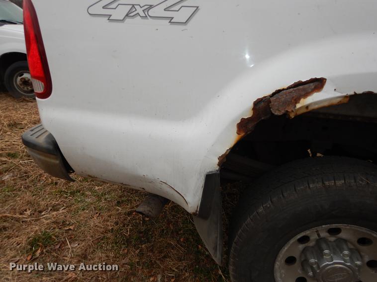 image for item J5574 2000 Ford F250 Super Duty XLT Crew Cab pickup truck