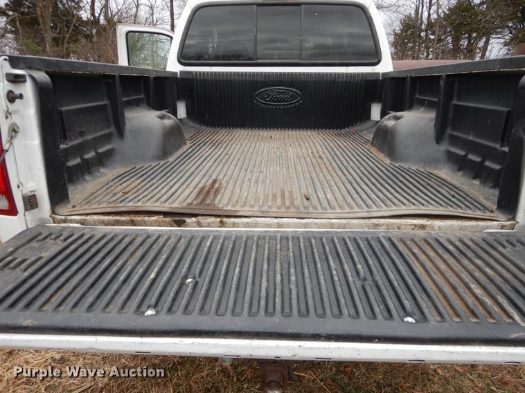 image for item J5574 2000 Ford F250 Super Duty XLT Crew Cab pickup truck