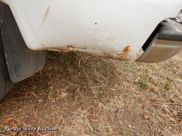 image for item J5574 2000 Ford F250 Super Duty XLT Crew Cab pickup truck