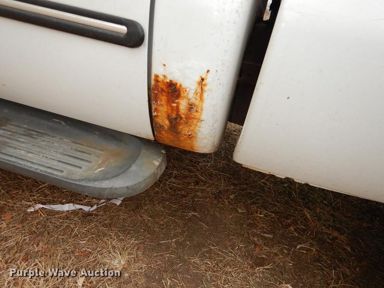 image for item J5574 2000 Ford F250 Super Duty XLT Crew Cab pickup truck