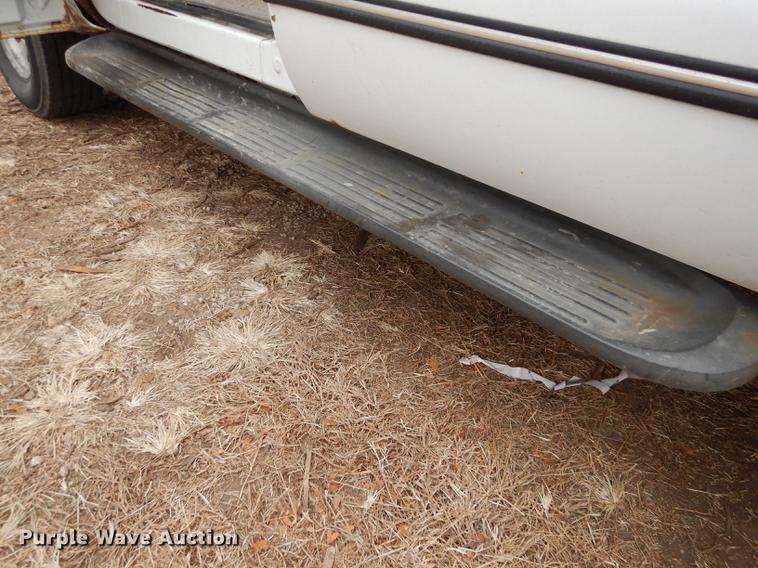 image for item J5574 2000 Ford F250 Super Duty XLT Crew Cab pickup truck