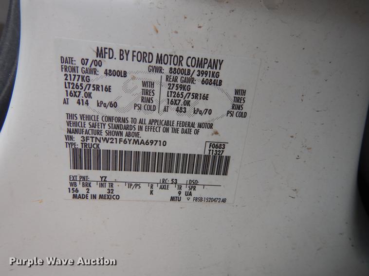 image for item J5574 2000 Ford F250 Super Duty XLT Crew Cab pickup truck