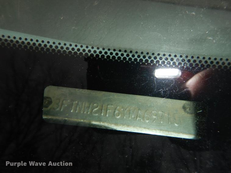 image for item J5574 2000 Ford F250 Super Duty XLT Crew Cab pickup truck