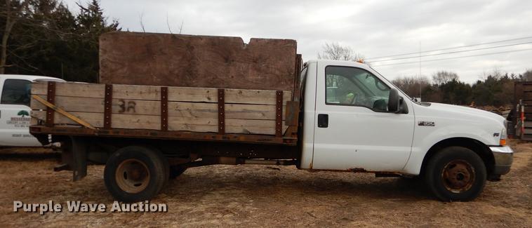 image for item J5627 2002 Ford F350 Super Duty XL flatbed pickup truck