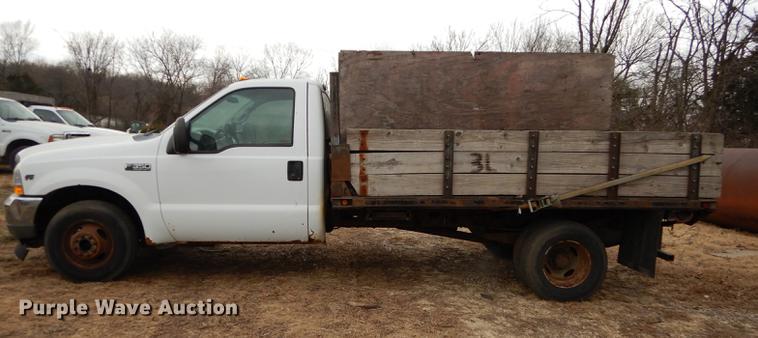 image for item J5627 2002 Ford F350 Super Duty XL flatbed pickup truck
