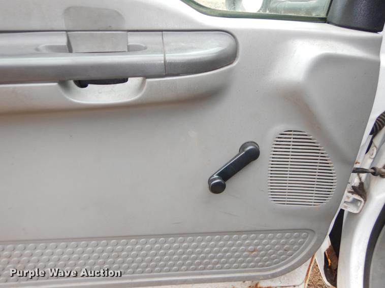 image for item J5627 2002 Ford F350 Super Duty XL flatbed pickup truck