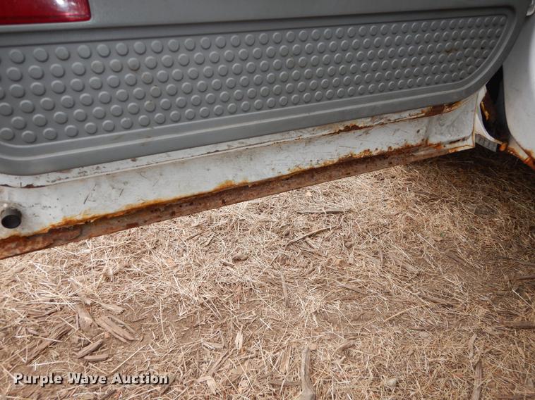 image for item J5627 2002 Ford F350 Super Duty XL flatbed pickup truck