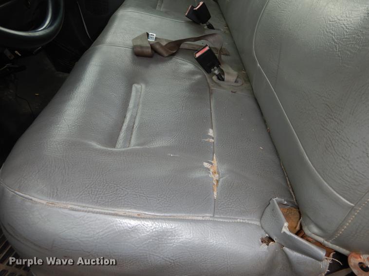 image for item J5627 2002 Ford F350 Super Duty XL flatbed pickup truck