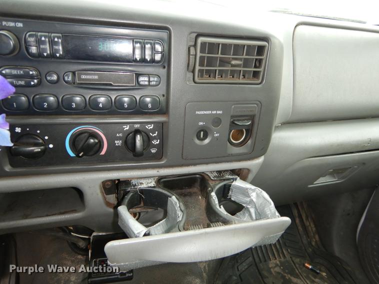 image for item J5627 2002 Ford F350 Super Duty XL flatbed pickup truck