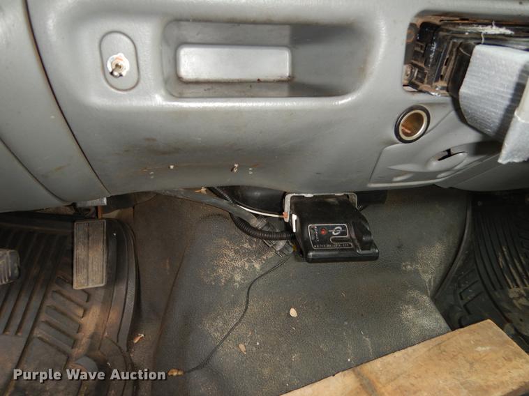 image for item J5627 2002 Ford F350 Super Duty XL flatbed pickup truck