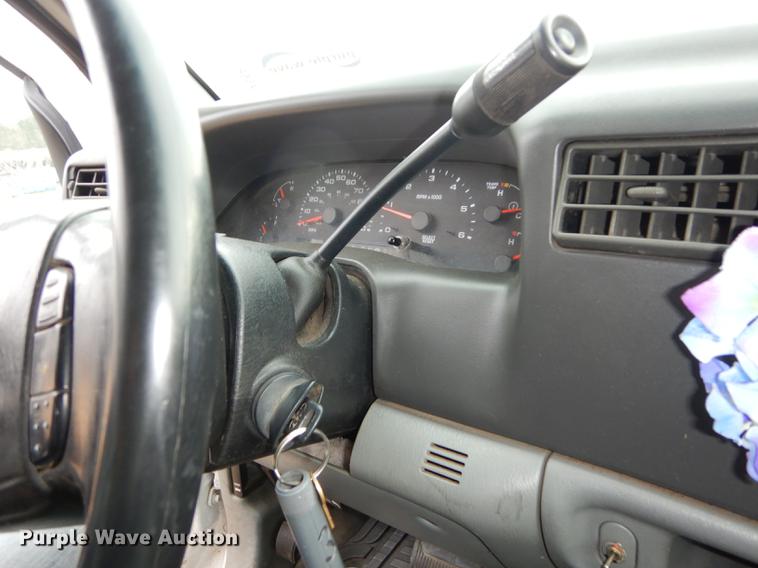 image for item J5627 2002 Ford F350 Super Duty XL flatbed pickup truck