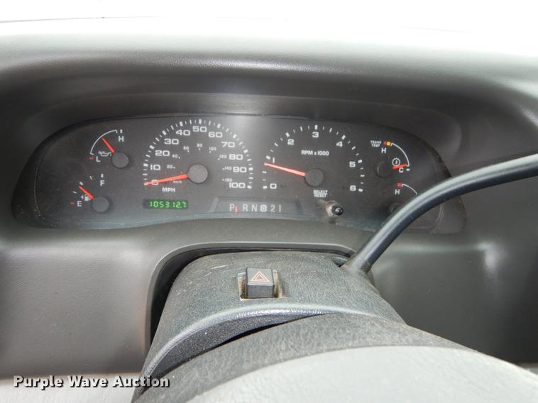 image for item J5627 2002 Ford F350 Super Duty XL flatbed pickup truck