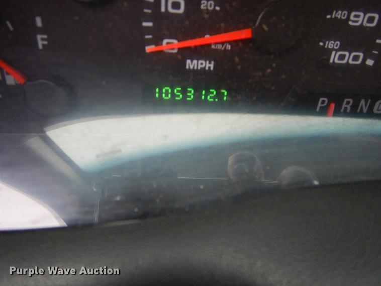 image for item J5627 2002 Ford F350 Super Duty XL flatbed pickup truck