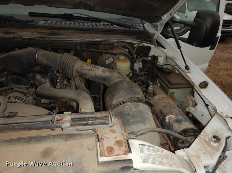 image for item J5627 2002 Ford F350 Super Duty XL flatbed pickup truck