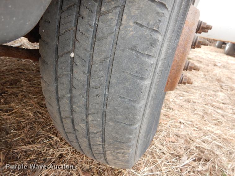 image for item J5627 2002 Ford F350 Super Duty XL flatbed pickup truck