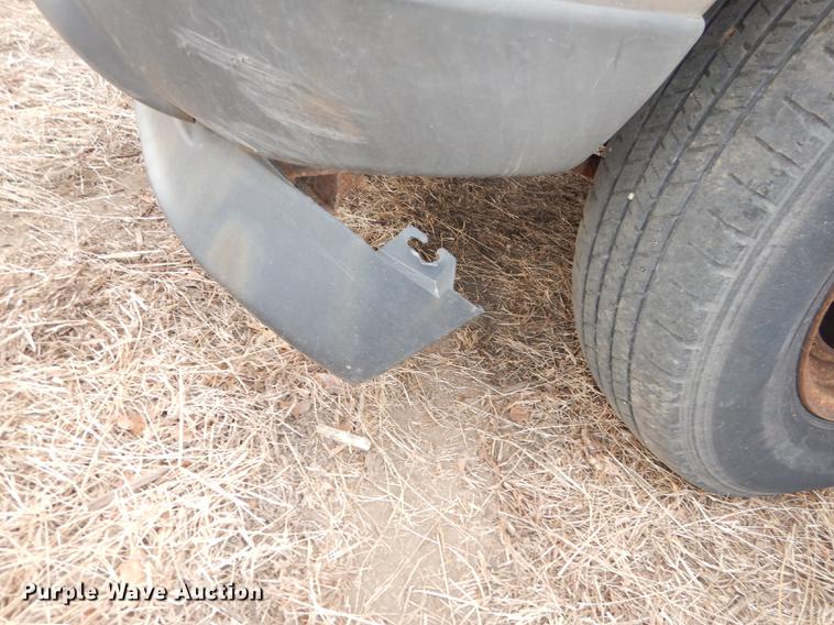 image for item J5627 2002 Ford F350 Super Duty XL flatbed pickup truck