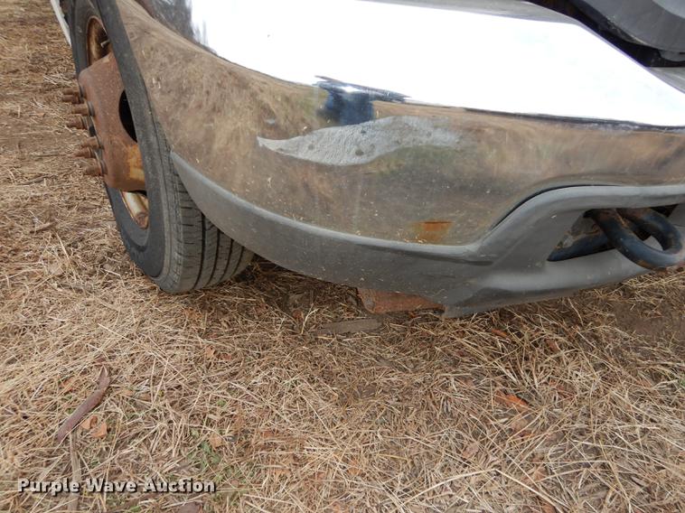 image for item J5627 2002 Ford F350 Super Duty XL flatbed pickup truck