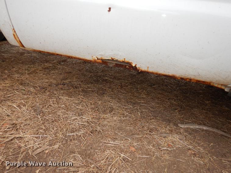 image for item J5627 2002 Ford F350 Super Duty XL flatbed pickup truck