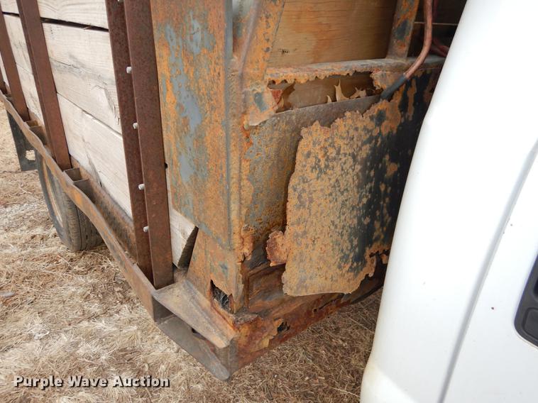 image for item J5627 2002 Ford F350 Super Duty XL flatbed pickup truck